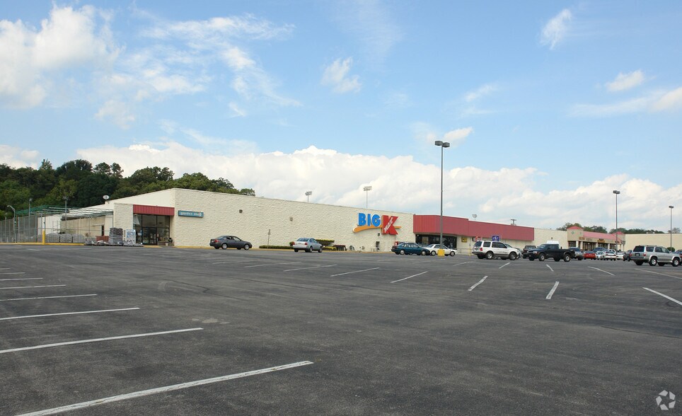 More Photos Of 1355 W Main St, Salem Storefront For Lease