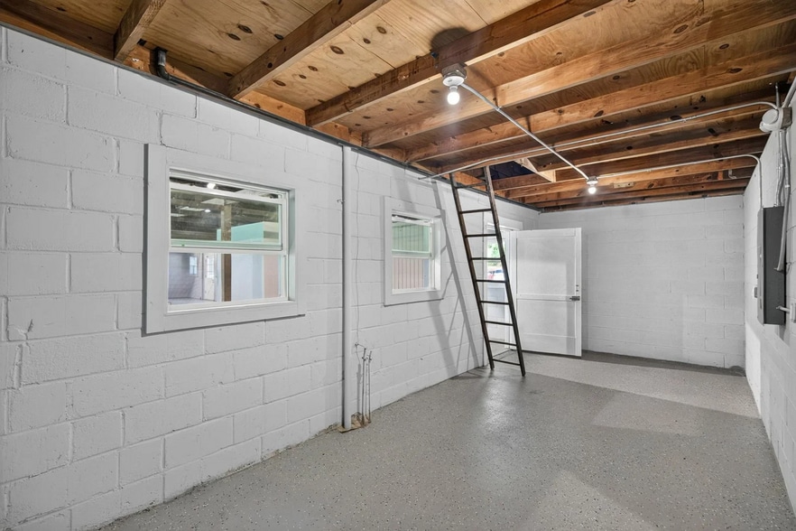 More Photos Of 520 Reinhardt College Pky, Canton Auto Repair For Lease
