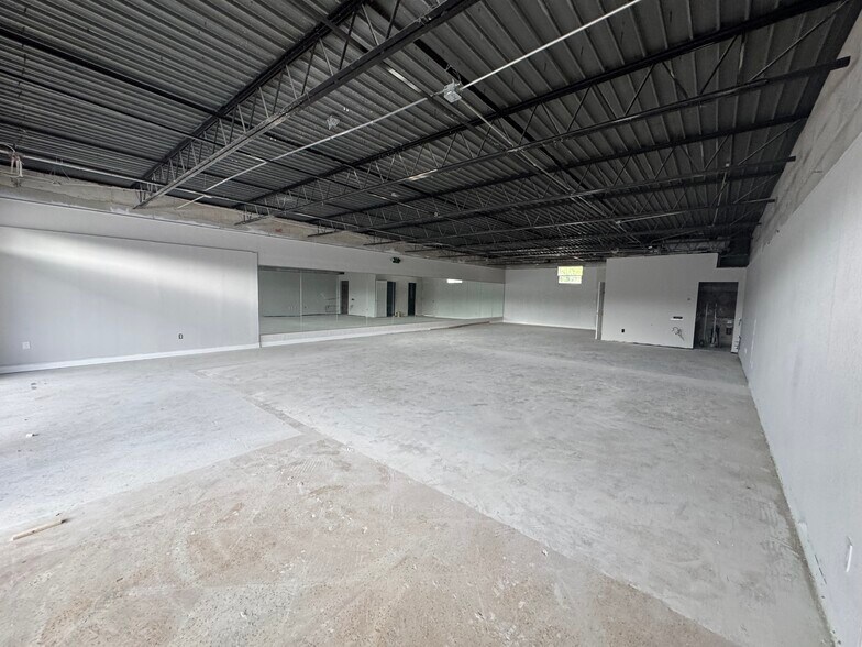 More Photos Of 4520 W Kennedy Blvd, Tampa Freestanding For Lease