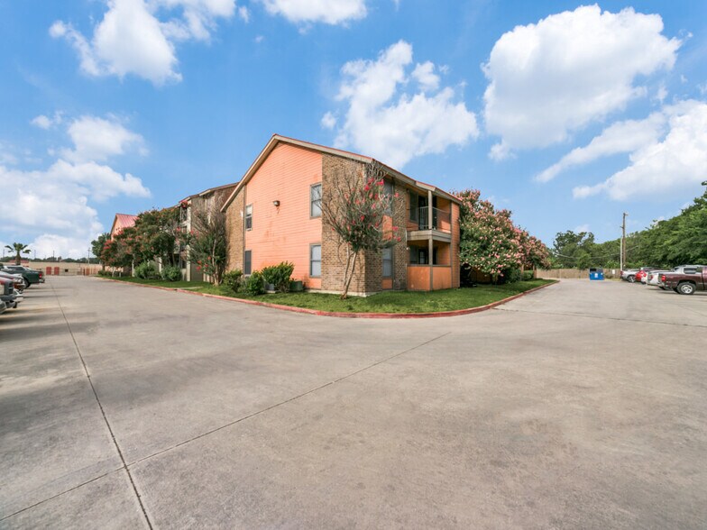 More Photos Of 7737 Skolout St, San Antonio Apartments For Sale