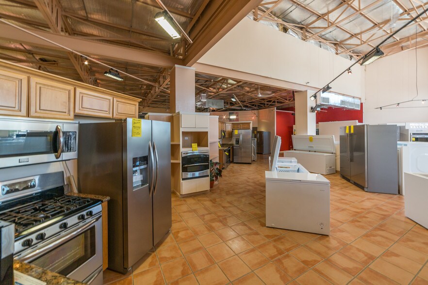 More Photos Of 13340 Leopard St, Corpus Christi Storefront For Sale