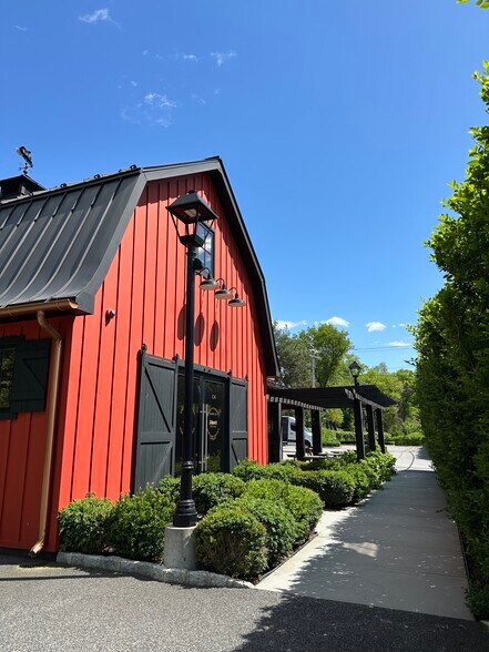 Primary Photo Of 156 Route 17, Tuxedo Park Restaurant For Sale