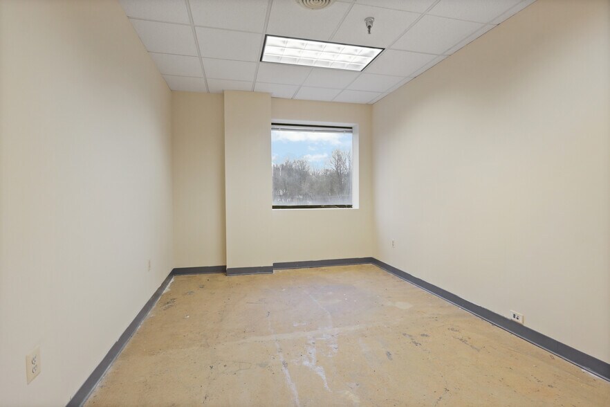 More Photos Of 339 Buschs Frontage Rd, Annapolis Medical For Lease