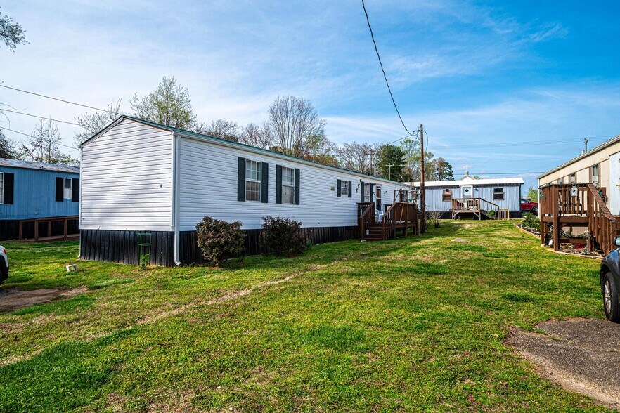 1521 Airport Rhodhiss Rd, Hickory, NC 28601 Manufactured Housing