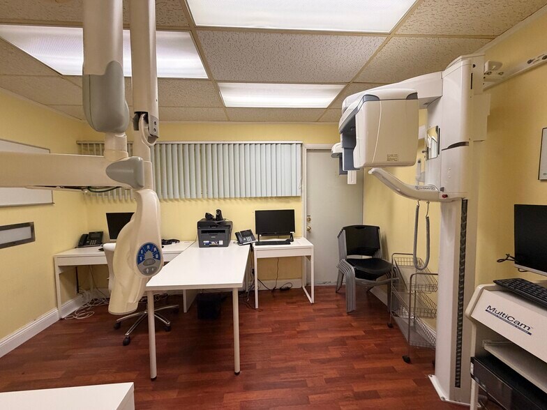 More Photos Of 2331 N State Road 7, Lauderdale Lakes Office For Sale