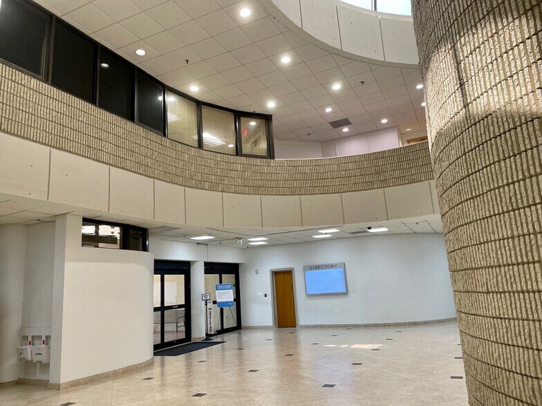 More Photos Of 7100 W 20th Ave, Hialeah Medical For Lease