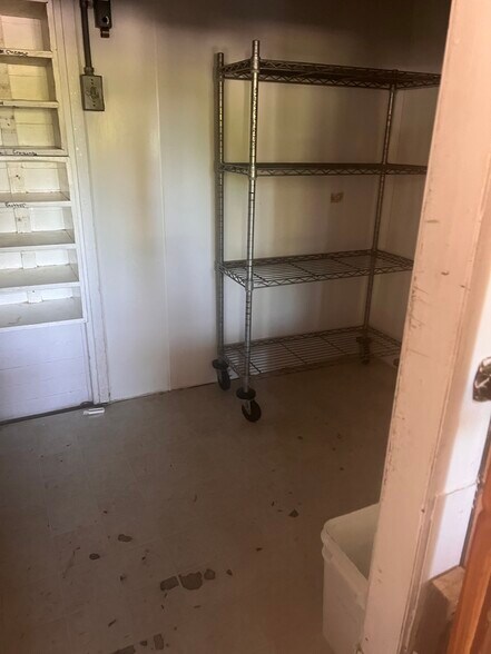 More Photos Of 930 S F St, Lakeview Restaurant For Sale