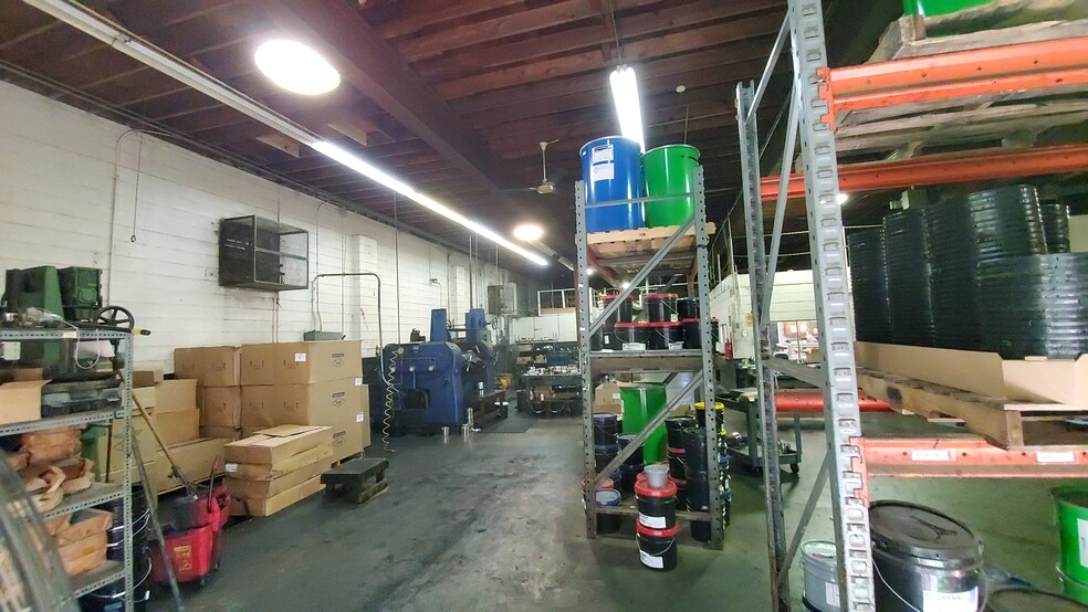 More Photos Of 4820 Rozzelles Ferry Rd, Charlotte Manufacturing For Lease