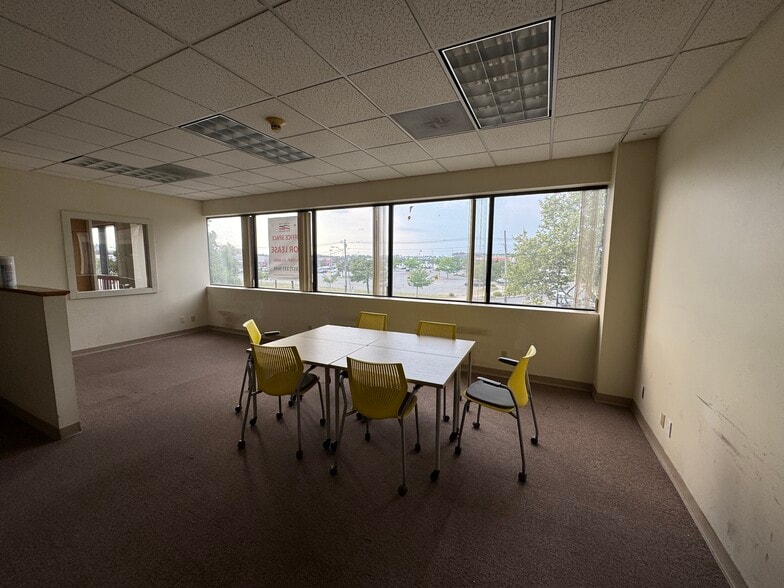 More Photos Of 100 Everett Ave, Chelsea Medical For Lease