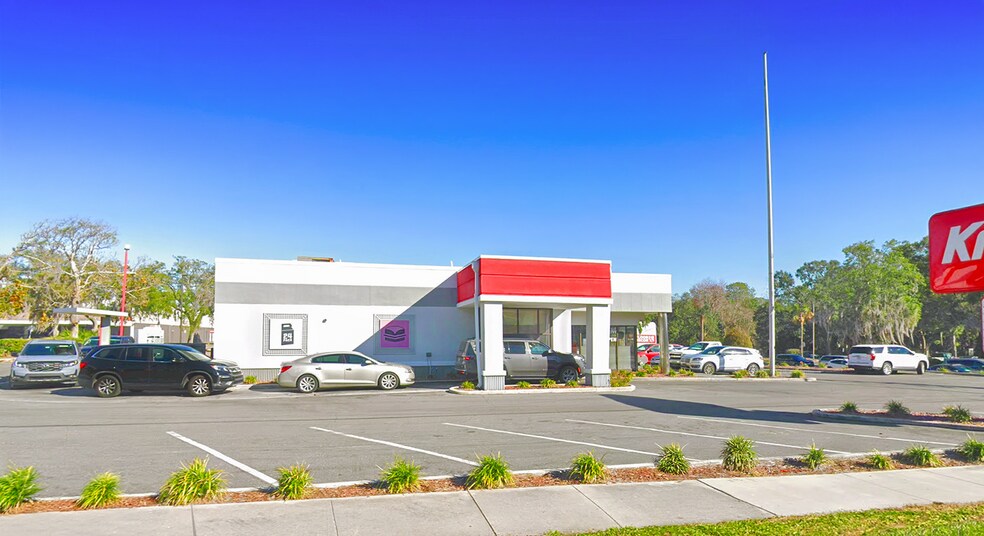 Primary Photo Of 7700 W Newberry Rd, Gainesville Restaurant For Lease