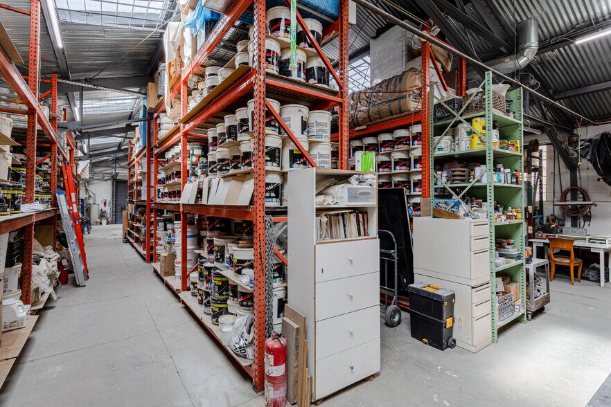 More Photos Of 234 Russell St, Brooklyn Showroom For Lease