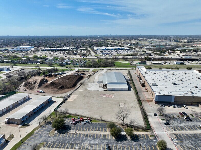 More Photos Of 6000 Split Trail Rd, Plano Warehouse For Lease