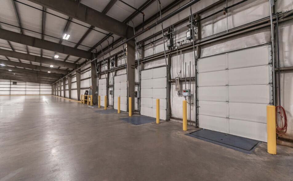 More Photos Of 3801 Hypoint Blvd, Rolla Warehouse For Lease