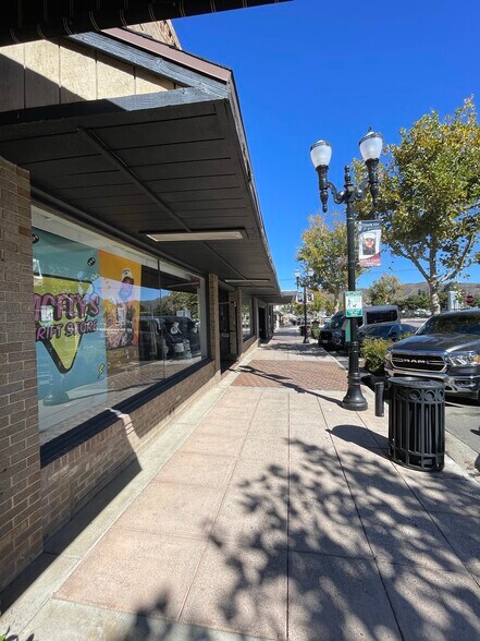 More Photos Of 133 N Main St, Lake Elsinore Storefront For Sale