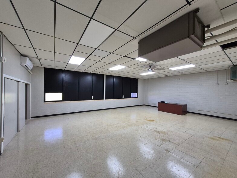 More Photos Of 1900 Pope St, Beaumont Flex For Lease