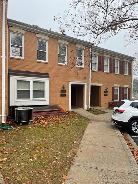 More Photos Of 18500-18540 Office Park Dr, Gaithersburg Office For Sale