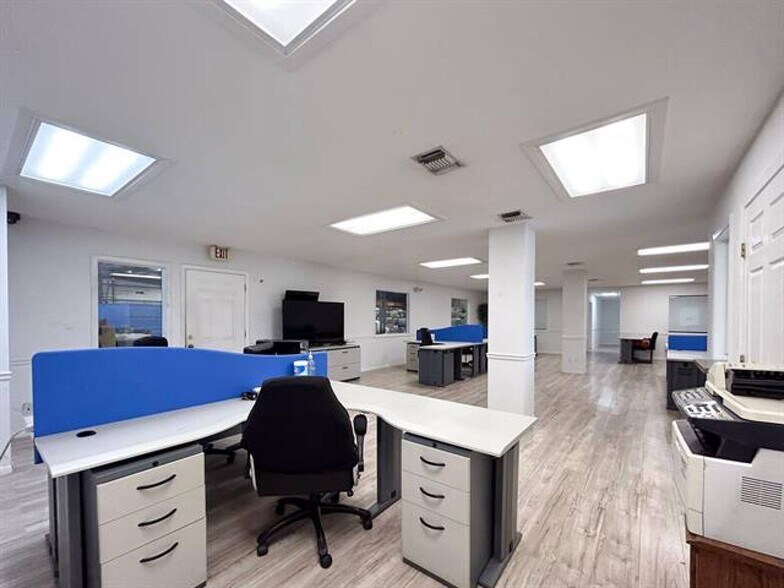 More Photos Of 2919 Santa Rita Ave, Laredo Warehouse For Sale