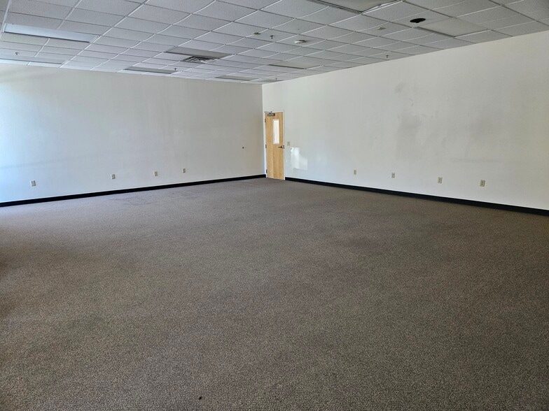 More Photos Of 303 S Water St, Henderson Office For Sale