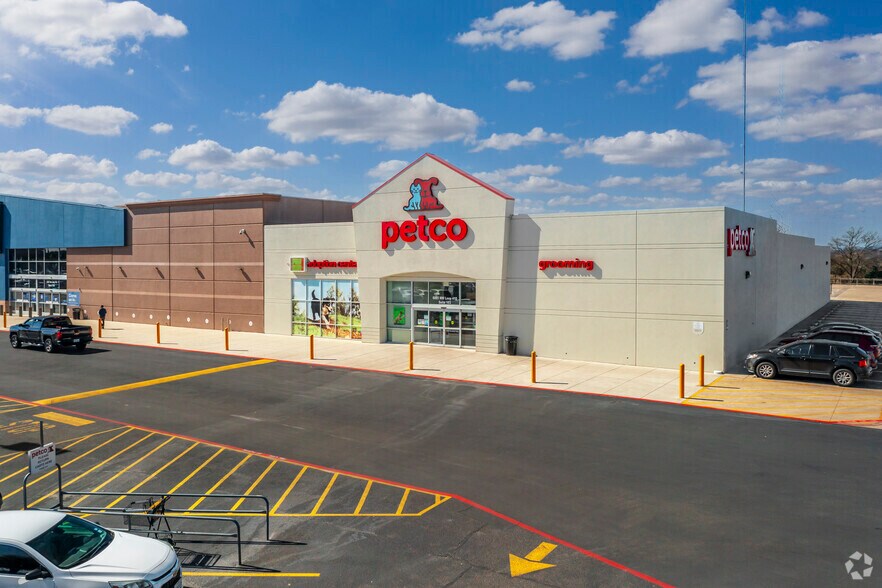 More Photos Of 6001 NW Loop 410, San Antonio Storefront For Lease