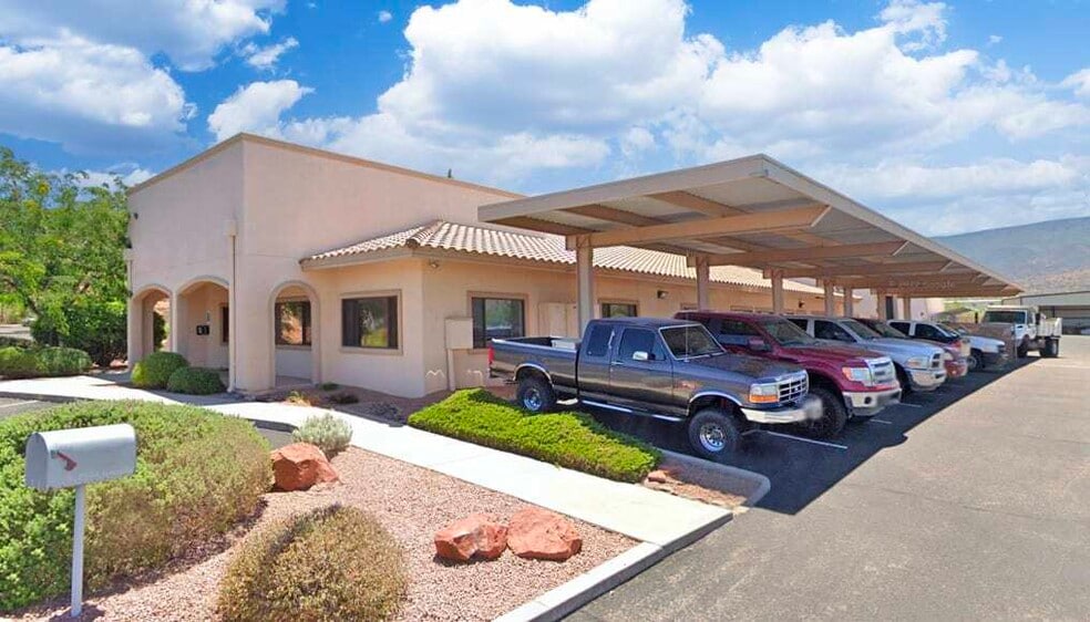 More Photos Of 500 S Willard St, Cottonwood Distribution For Lease