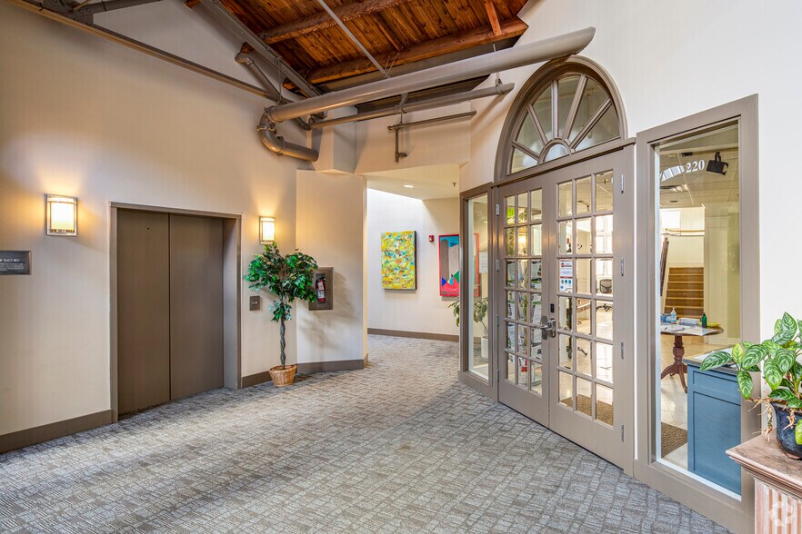 More Photos Of 701 Kenmore Ave, Fredericksburg Office For Lease