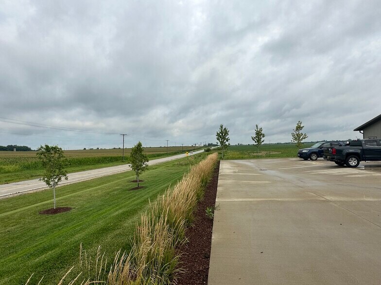 More Photos Of 24145 S La Grange Rd, Frankfort Manufacturing For Sale