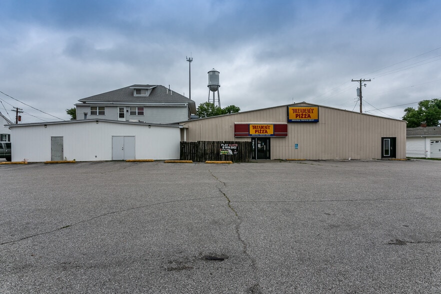 More Photos Of 105 S Jefferson St, Millstadt Storefront For Sale