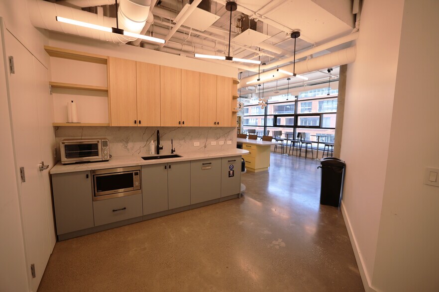 More Photos Of 32 Lisgar St, Toronto Apartments For Lease