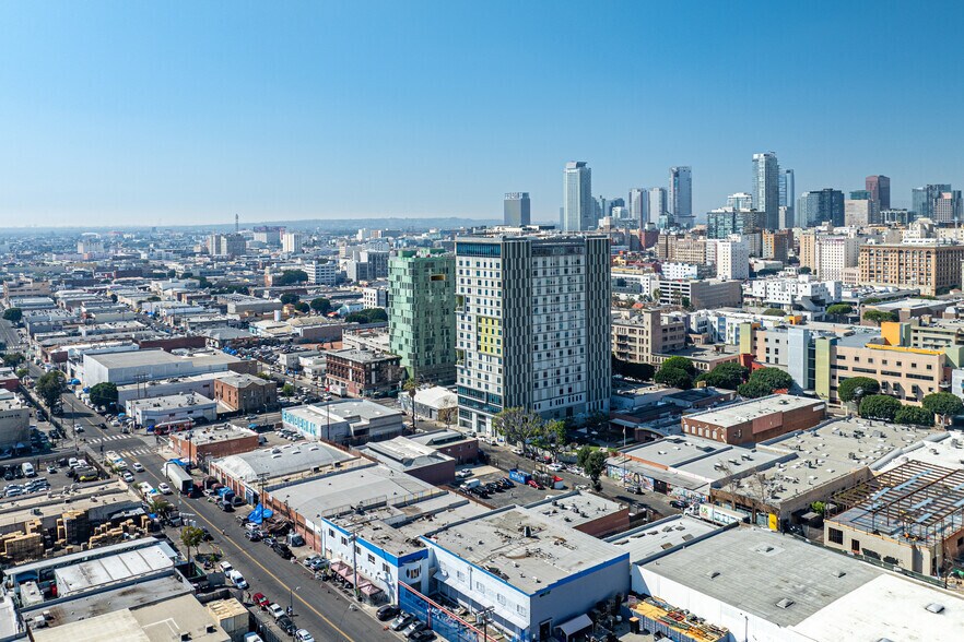 More Photos Of 540 S Crocker St, Los Angeles Industrial For Sale