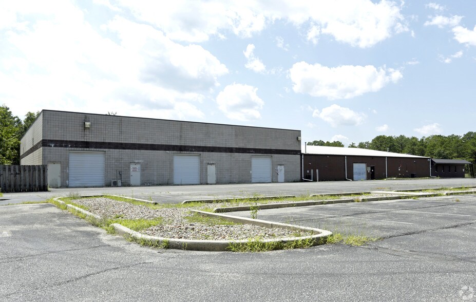 More Photos Of 8 Executive Dr, Toms River Manufacturing For Lease