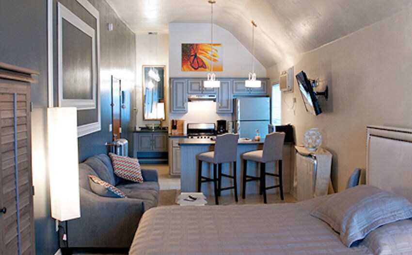 More Photos Of 201 Steele St, Algoma Hotel For Sale