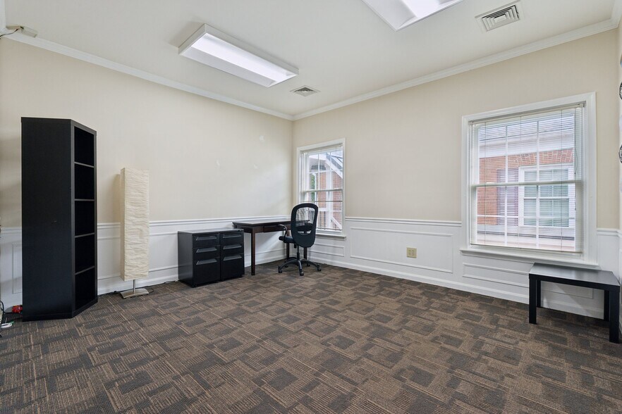 More Photos Of 1680 E Gude Dr, Rockville Office Residential For Lease