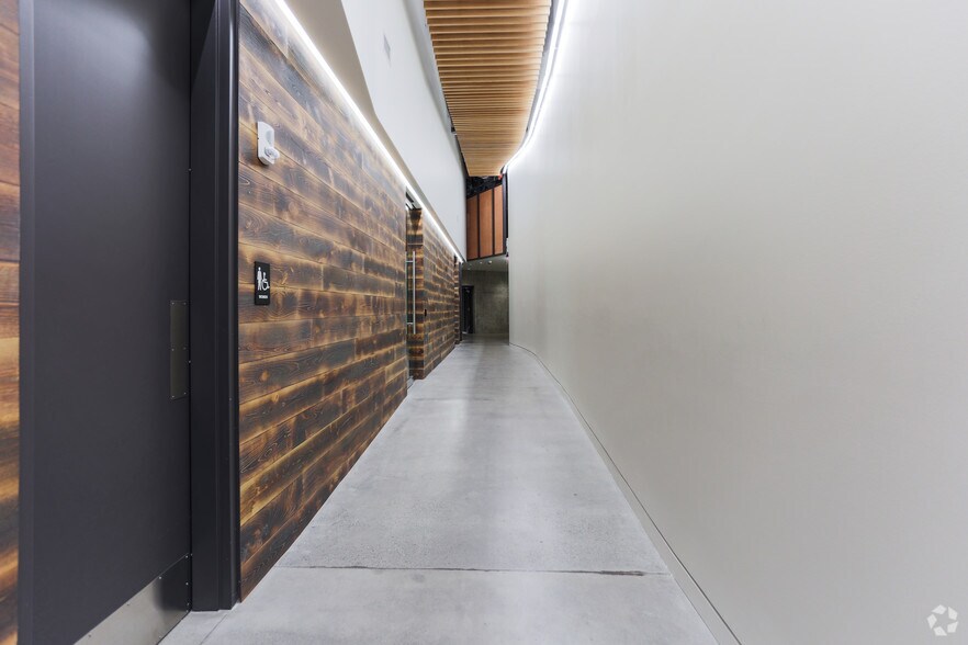 More Photos Of 1250 NW 9th Ave, Portland Office For Lease