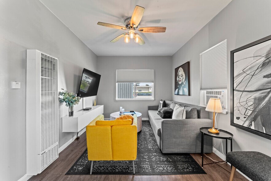 More Photos Of 281 W Main St, Ventura Storefront Retail Residential For Sale