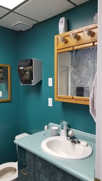 More Photos Of 12541 Minuteman Dr, Draper Auto Repair For Sale