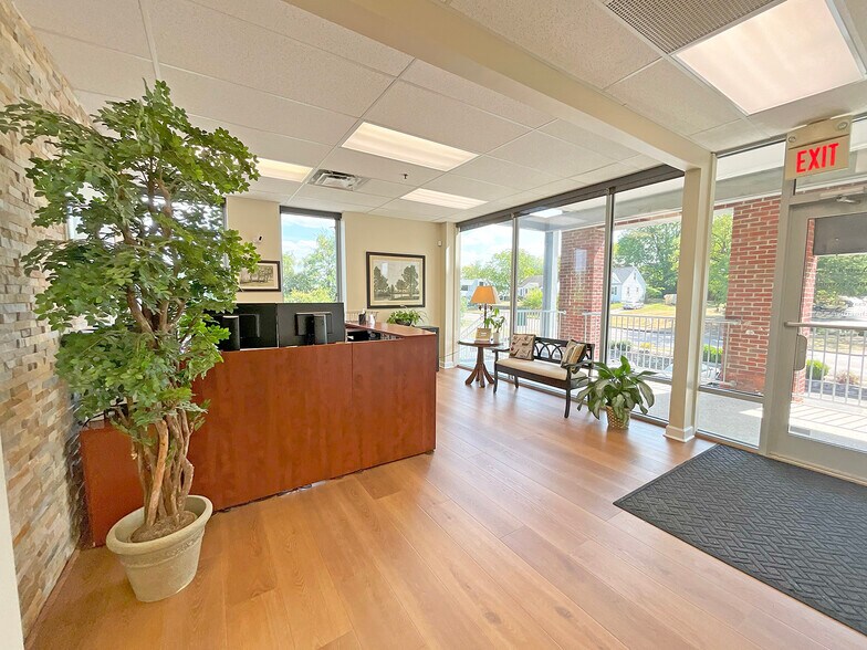 More Photos Of 185 Pasadena Dr, Lexington Storefront Retail Office For Sale