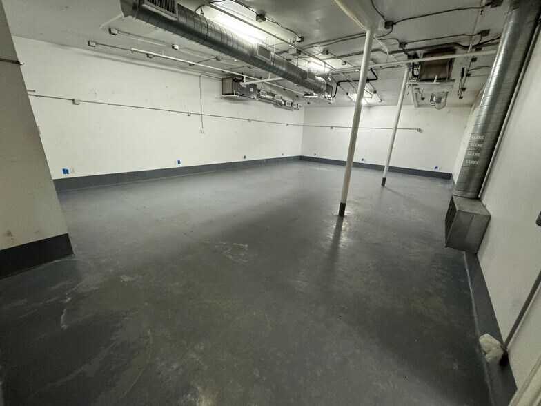 More Photos Of 3535 N Anza Rd, Palm Springs Warehouse For Lease