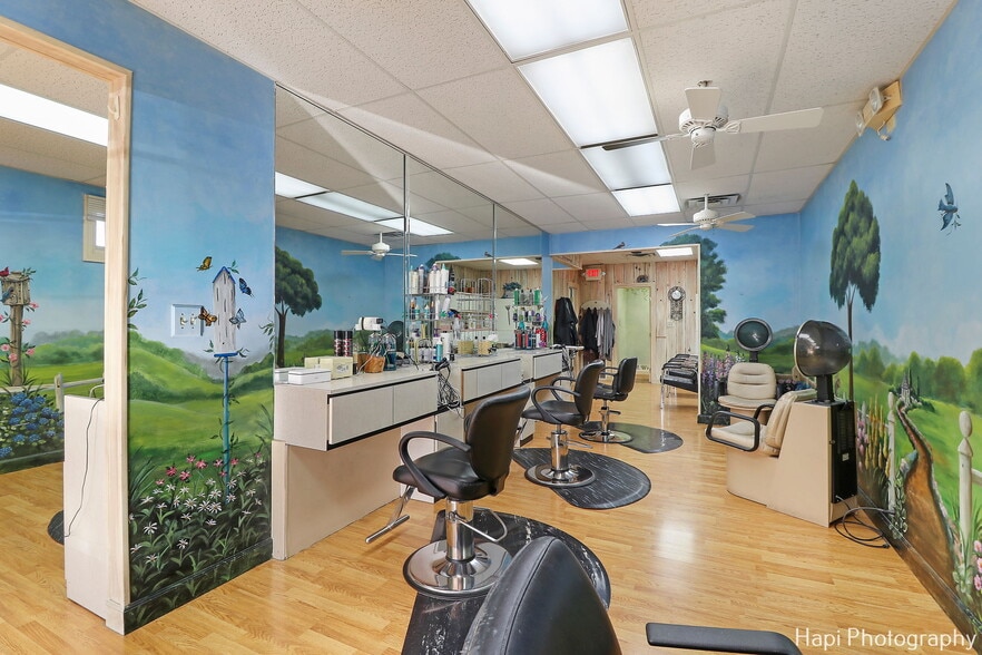 More Photos Of 132 Center St, Grayslake Storefront For Sale