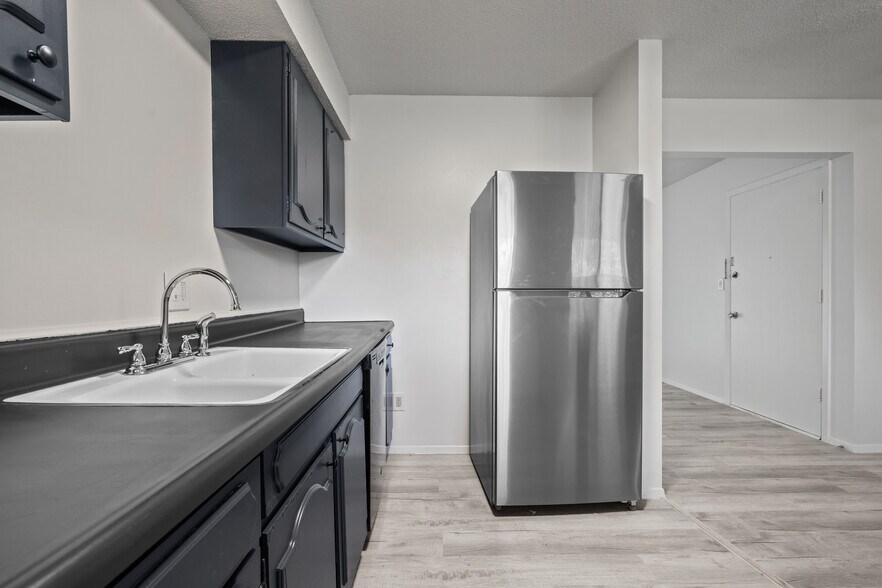 More Photos Of 341 E Loula St, Olathe Apartments For Sale