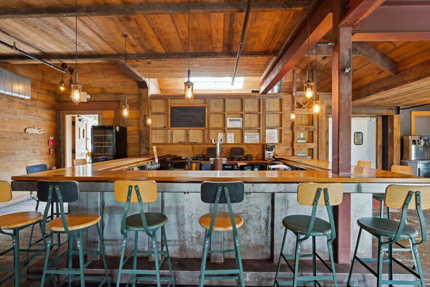 More Photos Of 203 Bridgehampton Tpke, Bridgehampton Restaurant For Lease