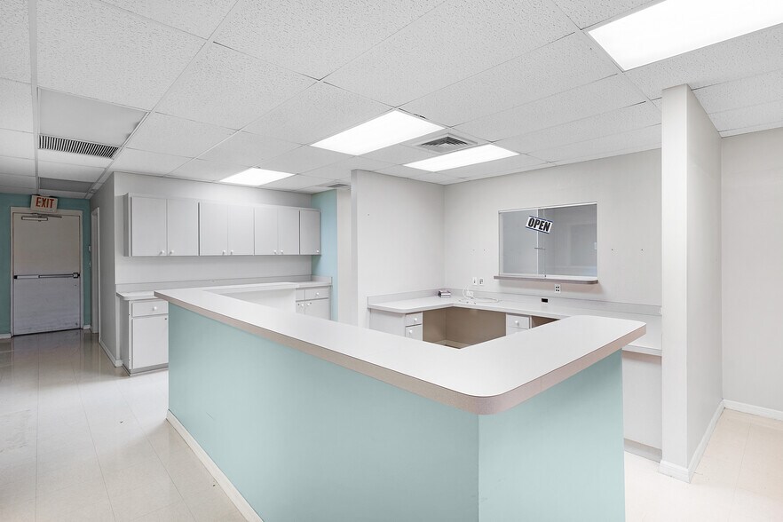 More Photos Of 17820 SE 109th Ave, Summerfield Medical For Lease