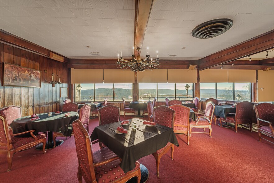 More Photos Of 33 County Road 60, Waverly Hotel For Sale