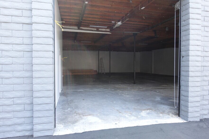 More Photos Of 18334 Eddy St, Northridge Warehouse For Sale