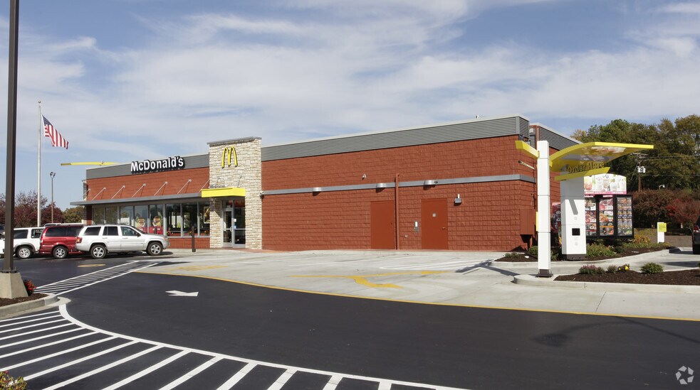 More Photos Of 3100 N Main St, Anderson Unknown For Lease