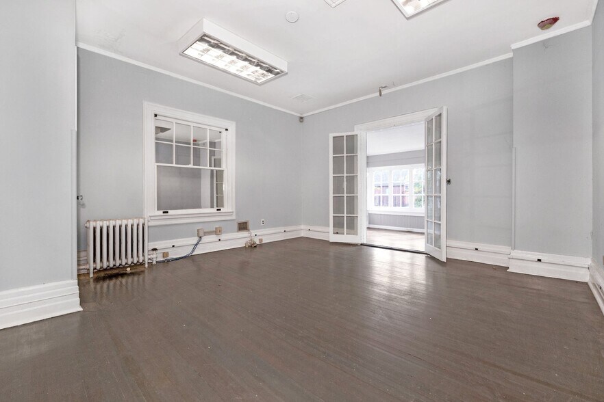 More Photos Of 1022 N Broadway, Yonkers Office For Lease