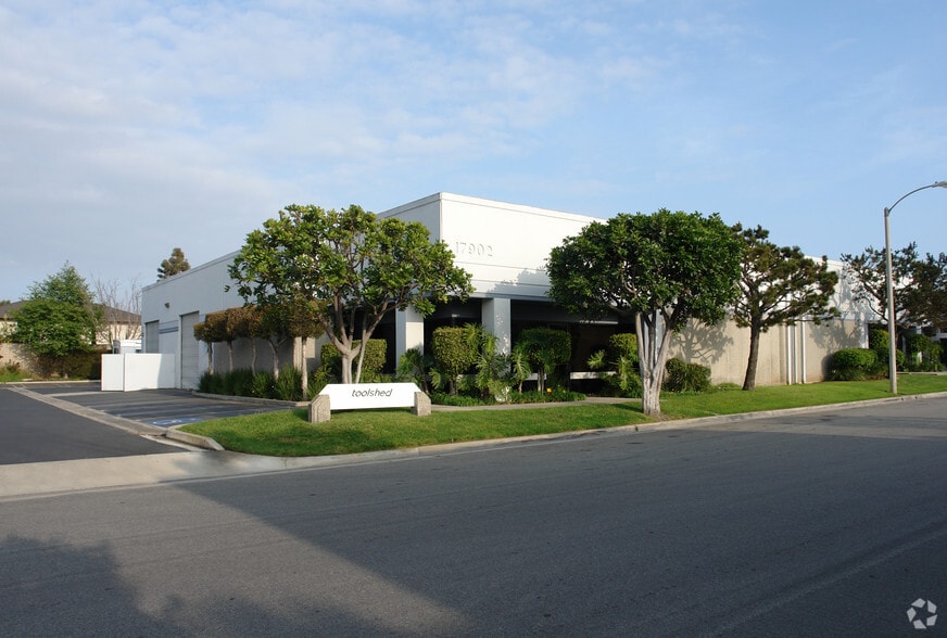 More Photos Of 17902 Georgetown Ln, Huntington Beach Warehouse For Lease