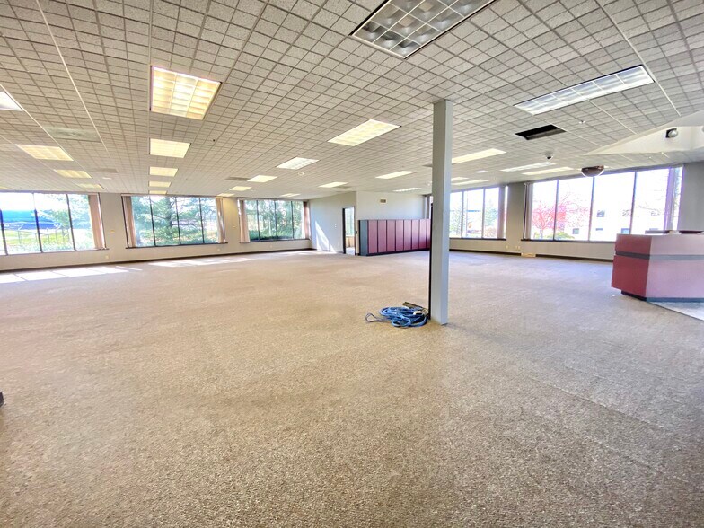 More Photos Of 3040 Industry Dr, Lancaster Flex For Sale