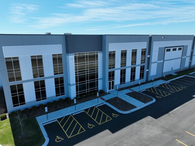Primary Photo Of 4000 Commercial Ave, Northbrook Distribution For Lease