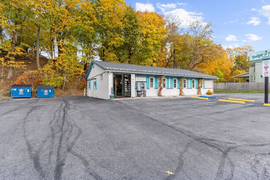 More Photos Of 45 S Walnut St, Sharpsville General Retail For Sale