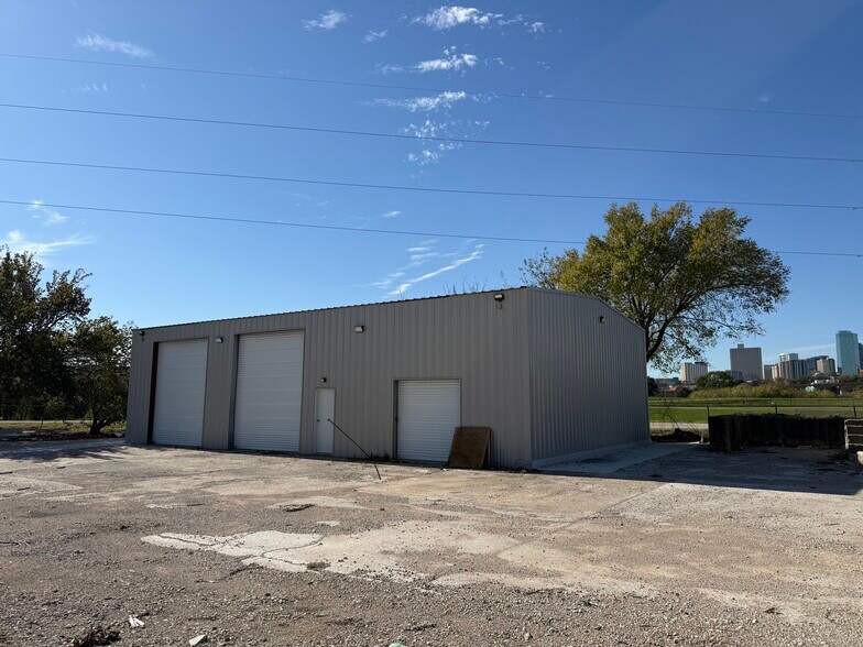More Photos Of 1300 Sylvania Ct, Fort Worth Warehouse For Lease